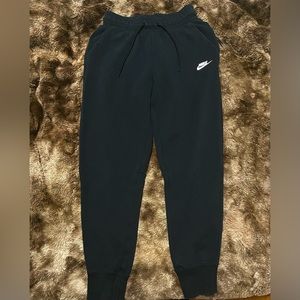 Pre-loved Nike Tech Sportswear- Women